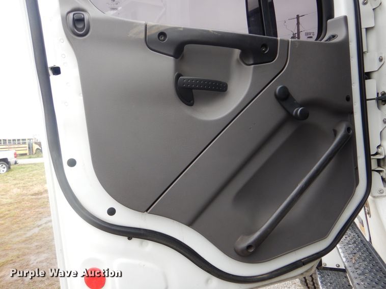 image for item HX9050 2010 Freightliner Business Class M2  crane truck