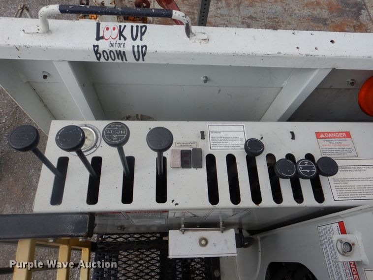 image for item HX9050 2010 Freightliner Business Class M2  crane truck