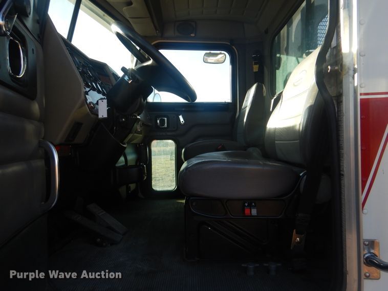 image for item HX9075 2006 Peterbilt 335  dump truck