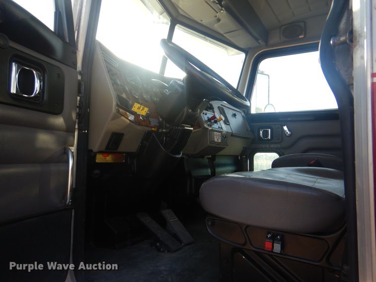 image for item HX9075 2006 Peterbilt 335  dump truck