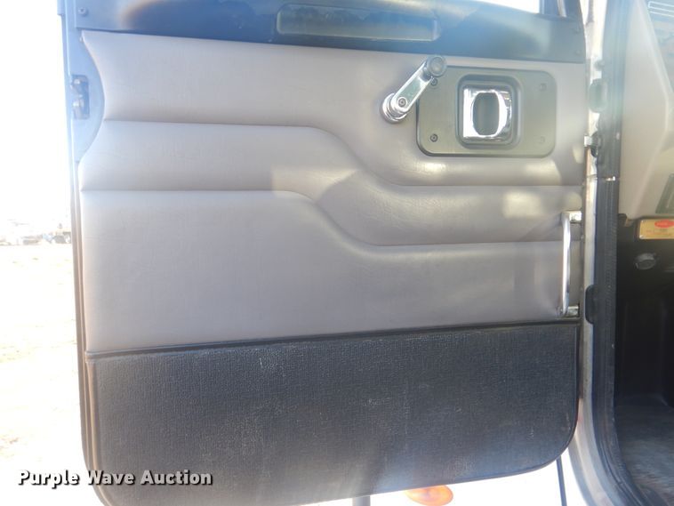 image for item HX9075 2006 Peterbilt 335  dump truck