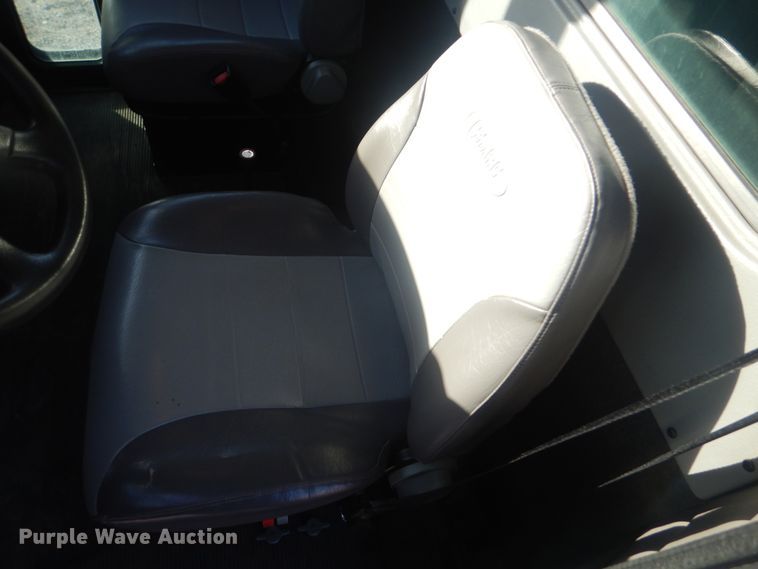 image for item HX9075 2006 Peterbilt 335  dump truck