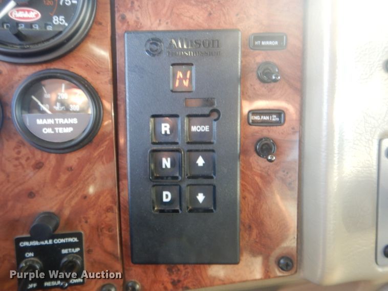 image for item HX9075 2006 Peterbilt 335  dump truck