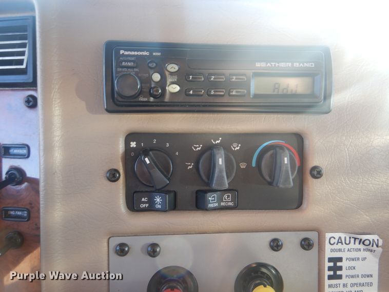 image for item HX9075 2006 Peterbilt 335  dump truck