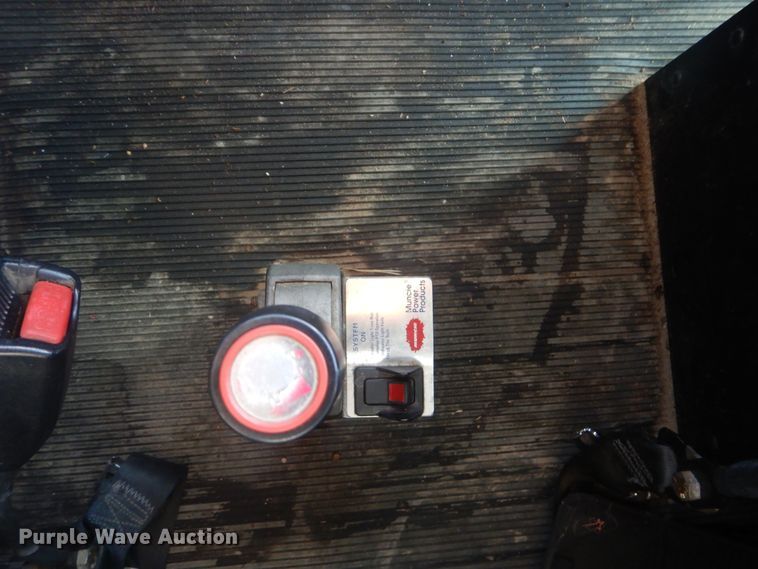 image for item HX9075 2006 Peterbilt 335  dump truck