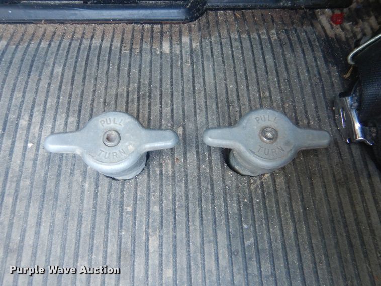 image for item HX9075 2006 Peterbilt 335  dump truck