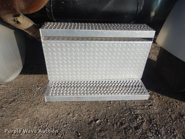 image for item HX9075 2006 Peterbilt 335  dump truck