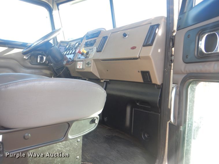 image for item HX9075 2006 Peterbilt 335  dump truck