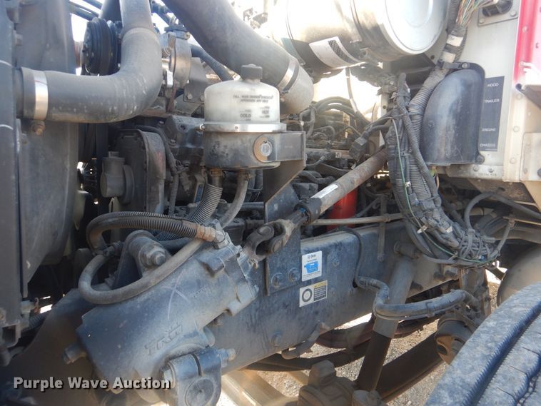 image for item HX9075 2006 Peterbilt 335  dump truck