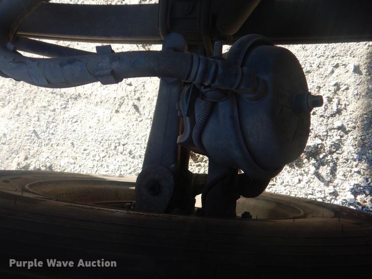 image for item HX9075 2006 Peterbilt 335  dump truck