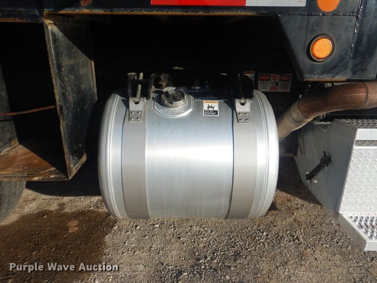 image for item HX9075 2006 Peterbilt 335  dump truck