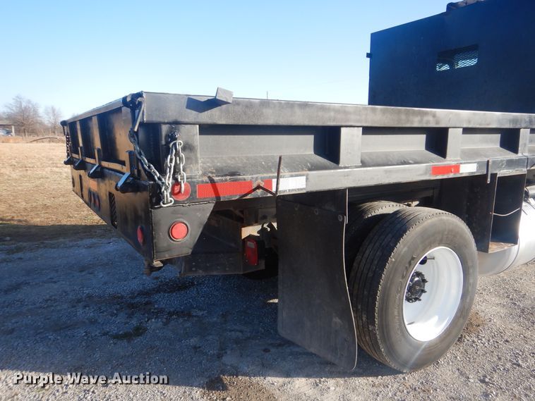 image for item HX9075 2006 Peterbilt 335  dump truck