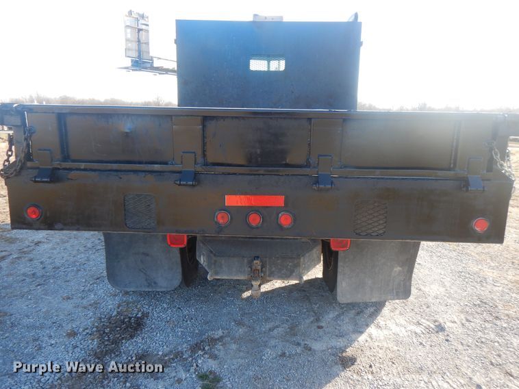 image for item HX9075 2006 Peterbilt 335  dump truck