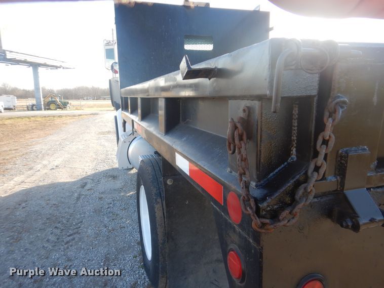 image for item HX9075 2006 Peterbilt 335  dump truck