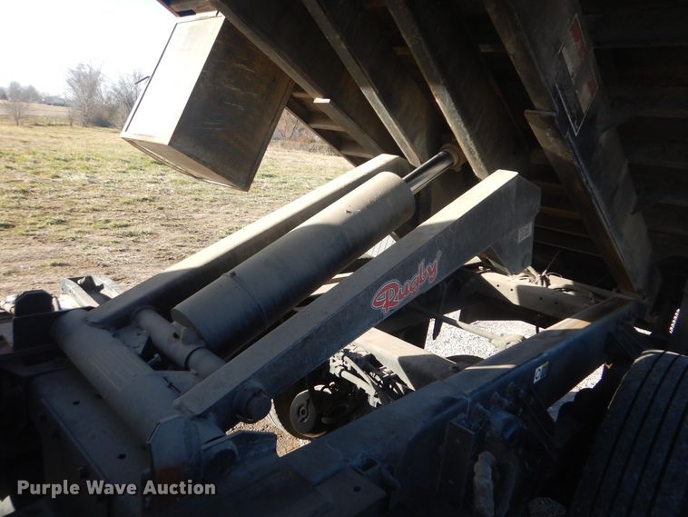 image for item HX9075 2006 Peterbilt 335  dump truck