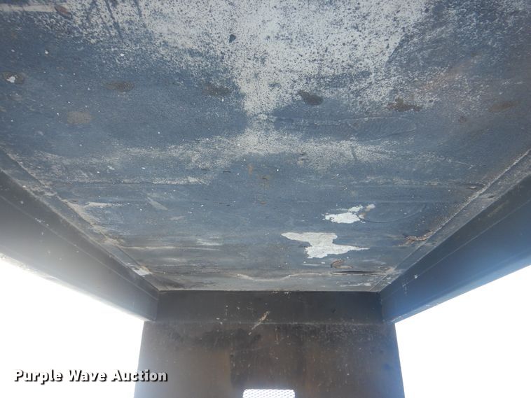 image for item HX9075 2006 Peterbilt 335  dump truck