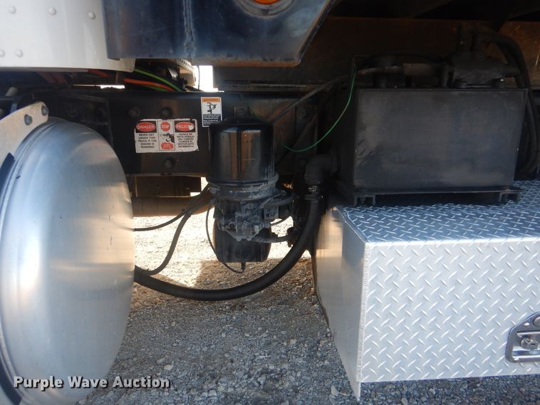 image for item HX9075 2006 Peterbilt 335  dump truck