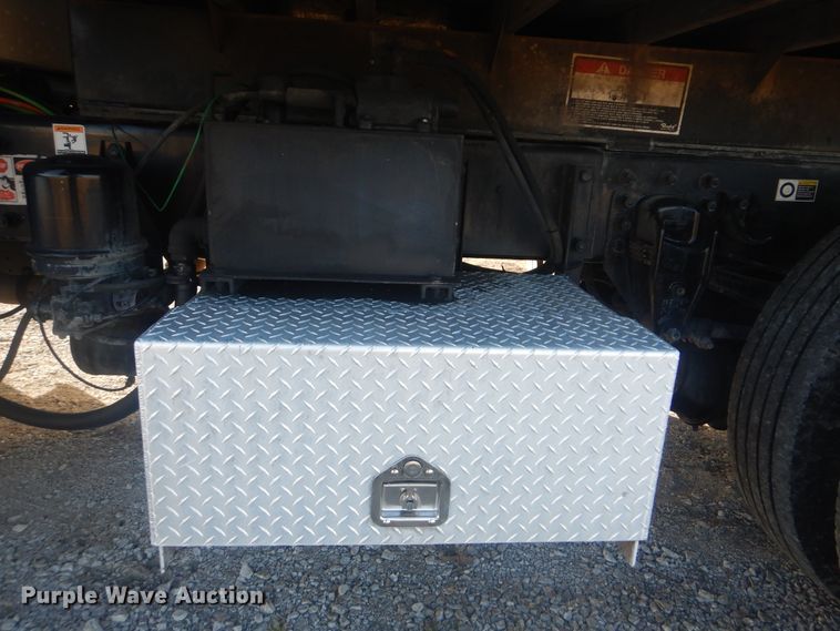 image for item HX9075 2006 Peterbilt 335  dump truck