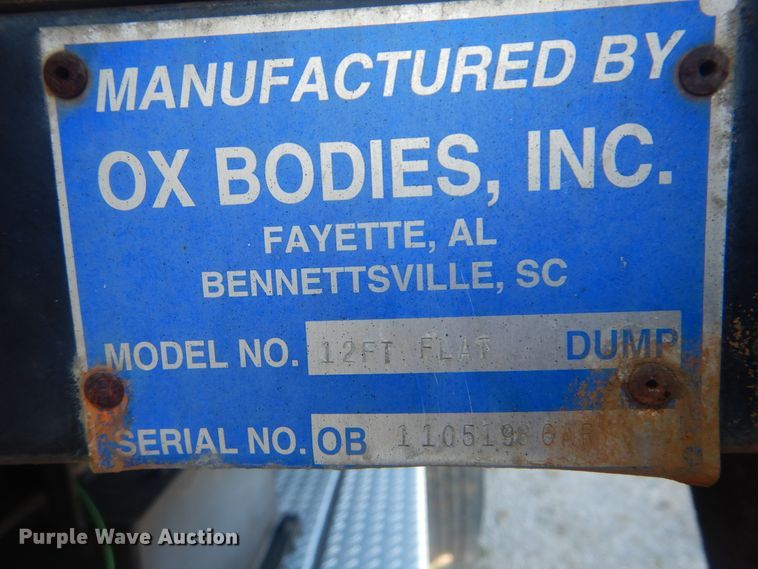 image for item HX9075 2006 Peterbilt 335  dump truck