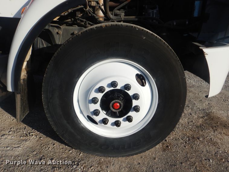 image for item HX9075 2006 Peterbilt 335  dump truck