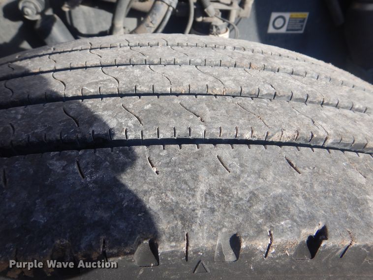 image for item HX9075 2006 Peterbilt 335  dump truck