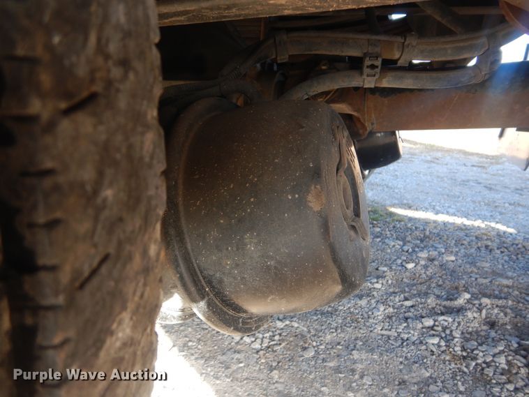 image for item HX9075 2006 Peterbilt 335  dump truck