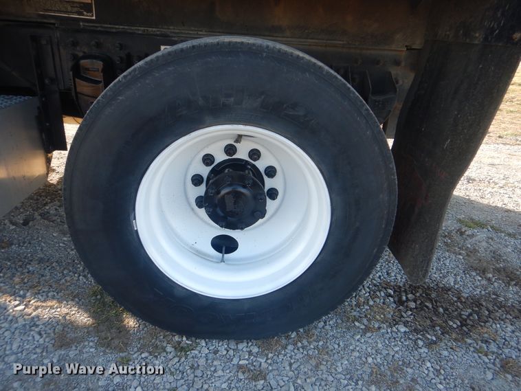 image for item HX9075 2006 Peterbilt 335  dump truck