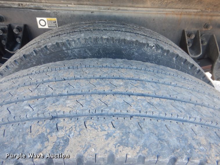 image for item HX9075 2006 Peterbilt 335  dump truck