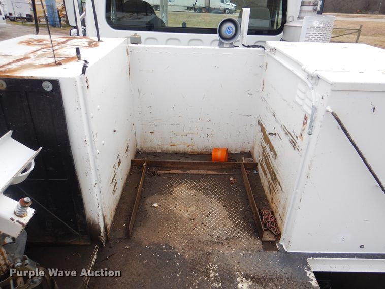 image for item HX9088 2010 Freightliner Business Class M2  crane truck