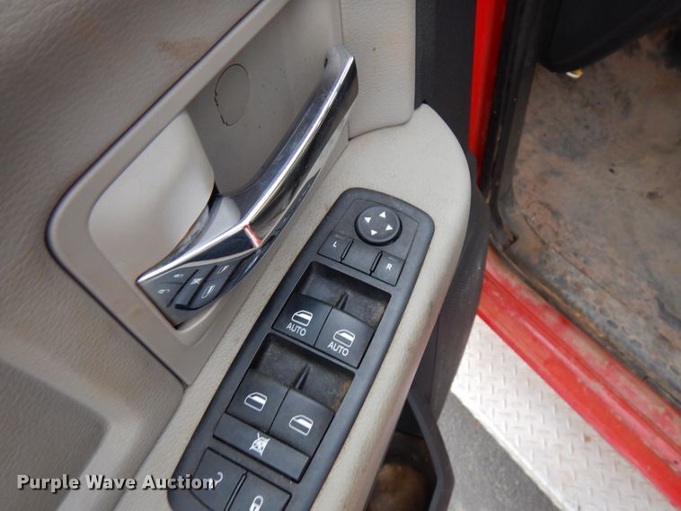 image for item HX9520 2012 Dodge Ram 5500HD  Crew Cab utility truck