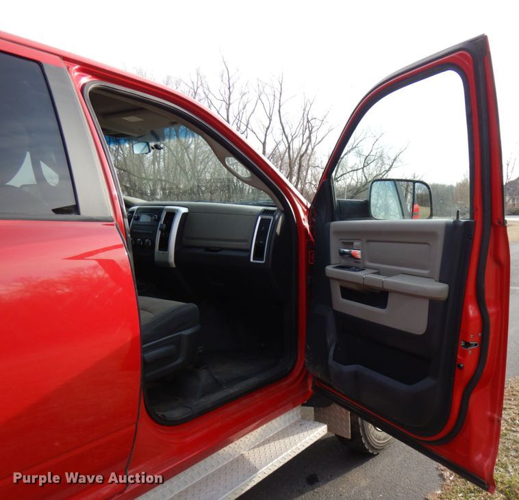 image for item HX9520 2012 Dodge Ram 5500HD  Crew Cab utility truck