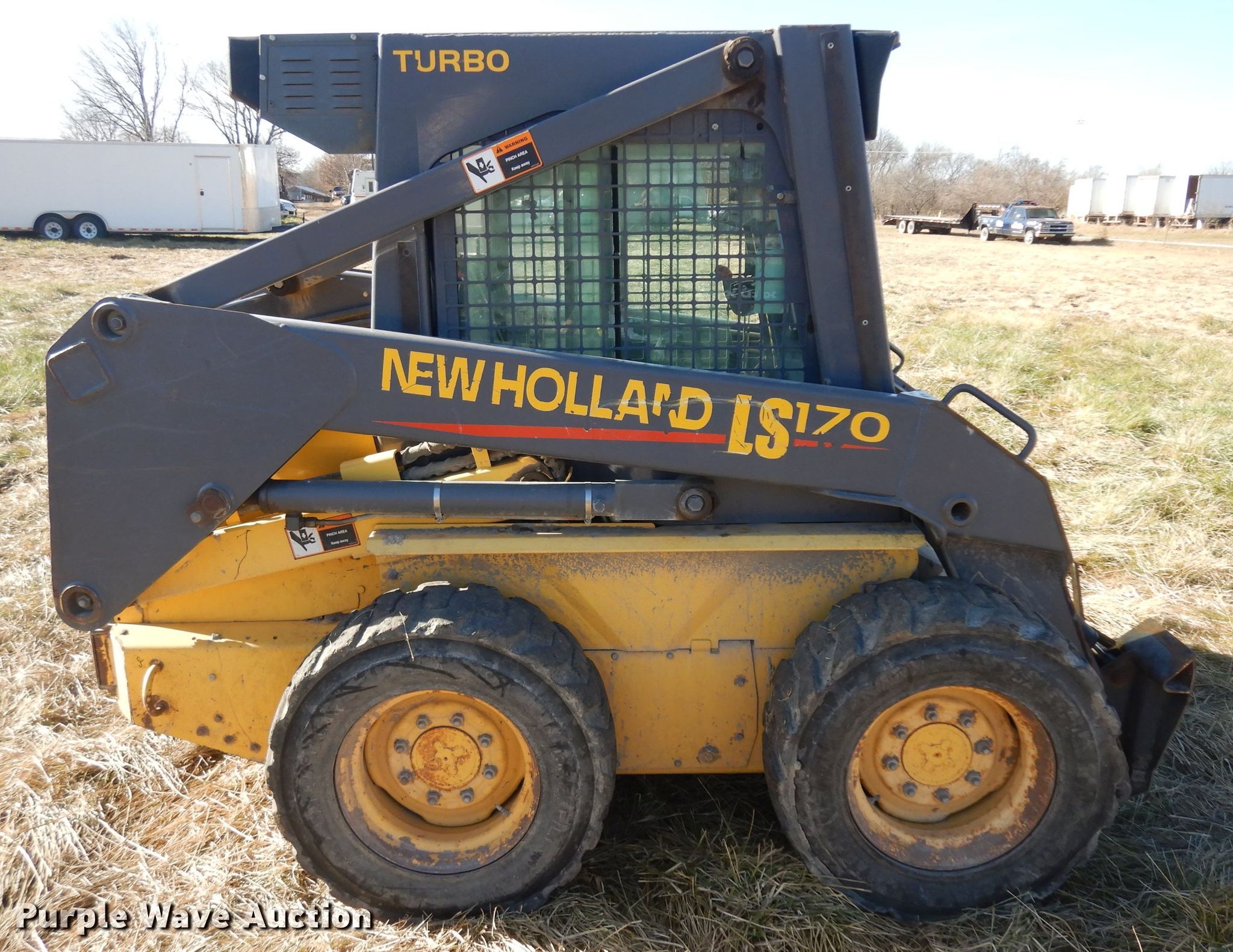 2000 New Holland LS170 skid steer loader in Osawatomie, KS Item IG9038 sold Purple Wave