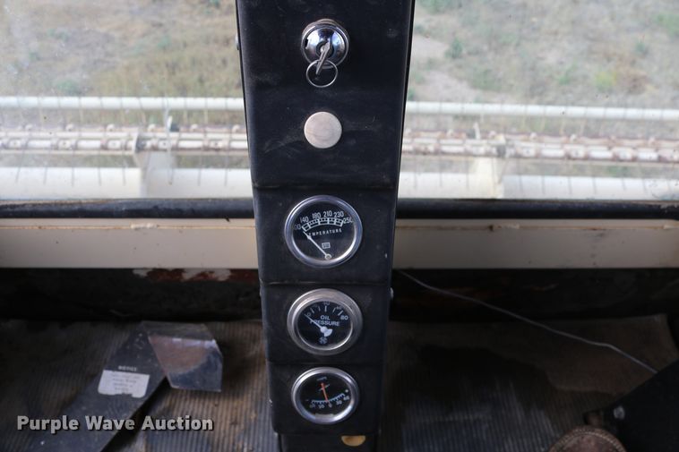 image for item DD6135 Hesston 6600  windrower