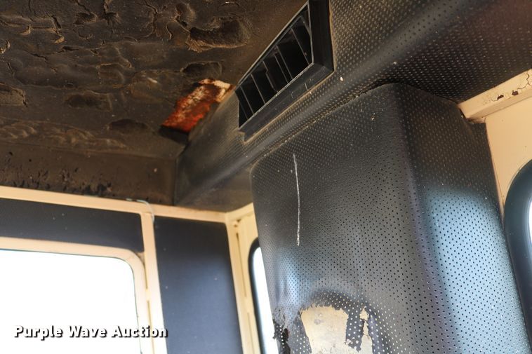 image for item DD6135 Hesston 6600  windrower