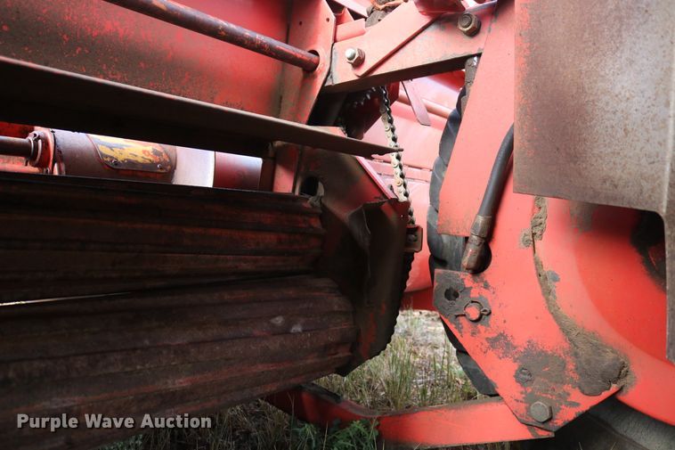 image for item DD6135 Hesston 6600  windrower