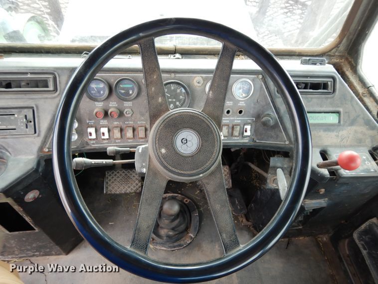 image for item DJ8160 1981 Steiger Cougar III ST280  4WD tractor