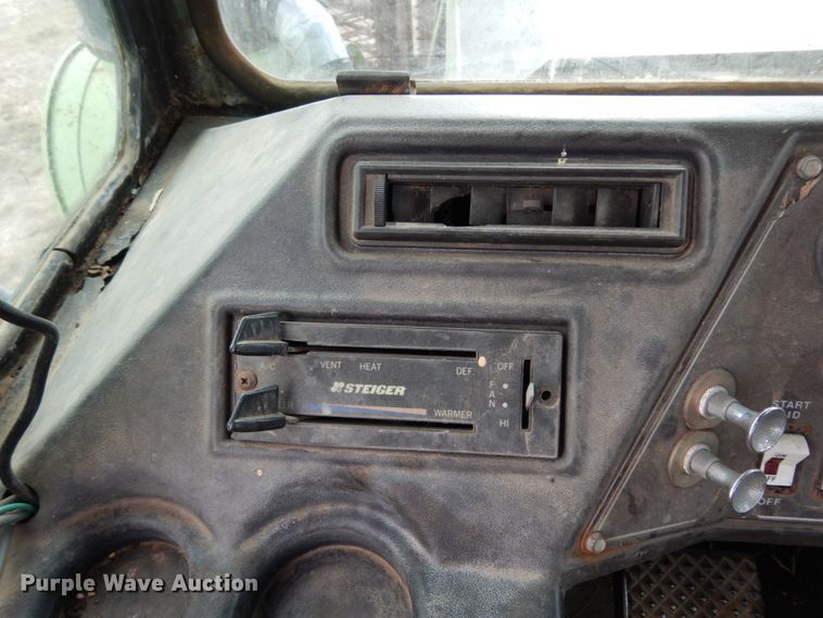 image for item DJ8160 1981 Steiger Cougar III ST280  4WD tractor