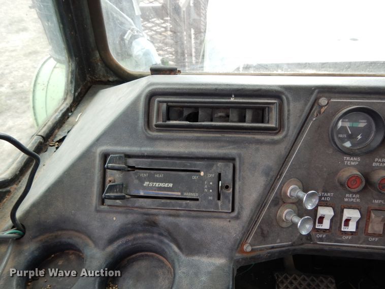 image for item DJ8160 1981 Steiger Cougar III ST280  4WD tractor