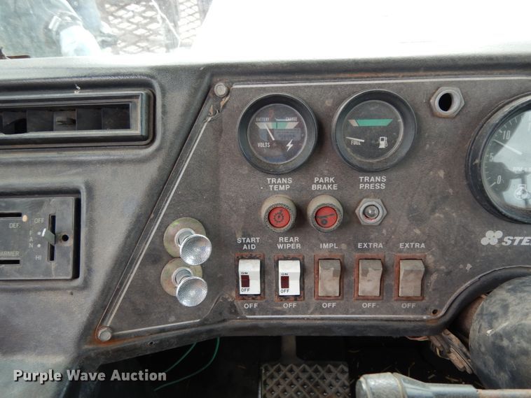 image for item DJ8160 1981 Steiger Cougar III ST280  4WD tractor