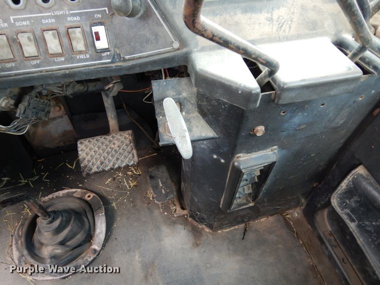 image for item DJ8160 1981 Steiger Cougar III ST280  4WD tractor