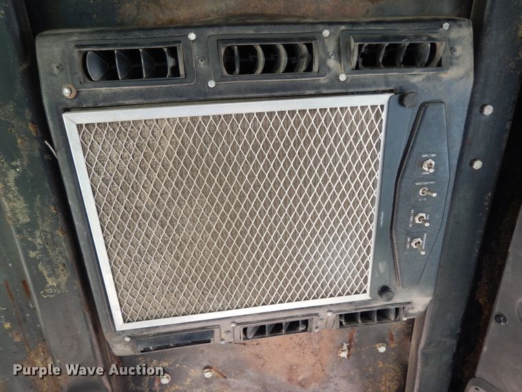 image for item DJ8160 1981 Steiger Cougar III ST280  4WD tractor