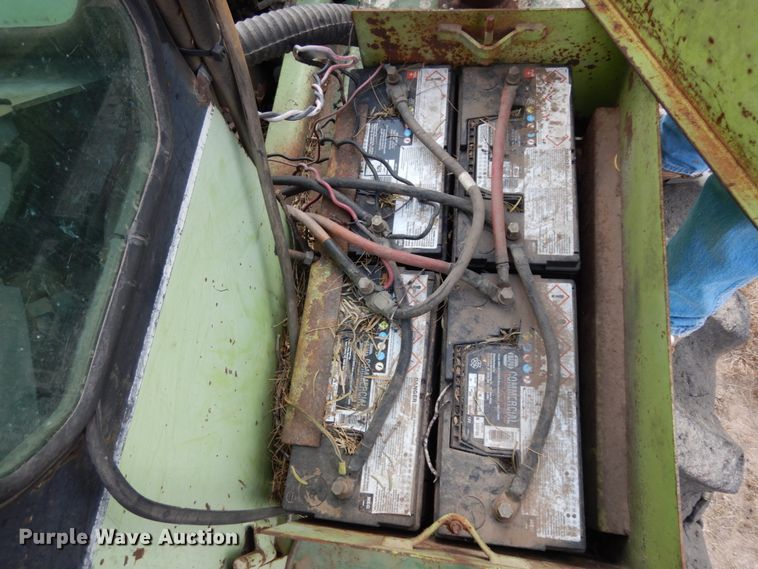 image for item DJ8160 1981 Steiger Cougar III ST280  4WD tractor