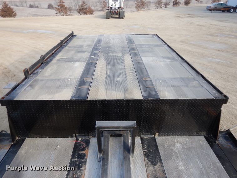 image for item DL2615 2013 Road Runner 5000 sprayer trailer