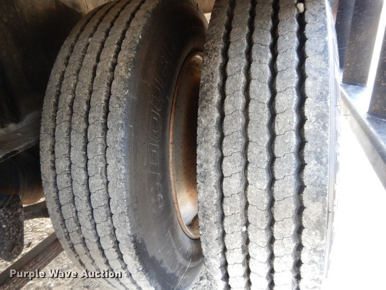 image for item DL2615 2013 Road Runner 5000 sprayer trailer