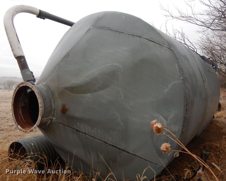 image for item DL2618 Grain bin