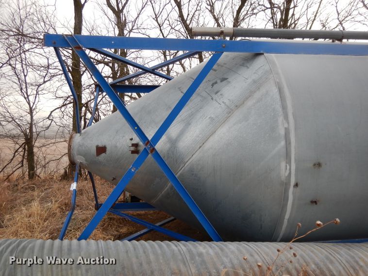 image for item DL2618 Grain bin