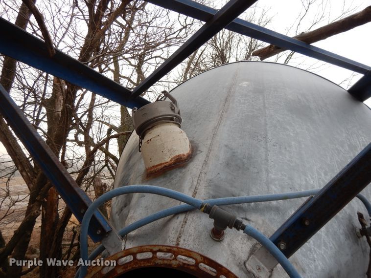 image for item DL2619 Grain bin