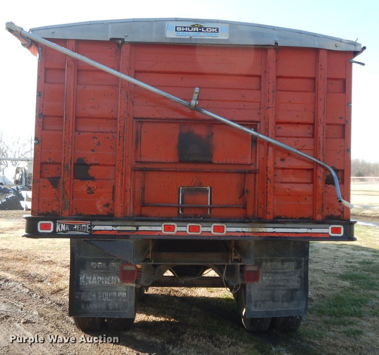 image for item GK9681 1981 International 1853  grain truck