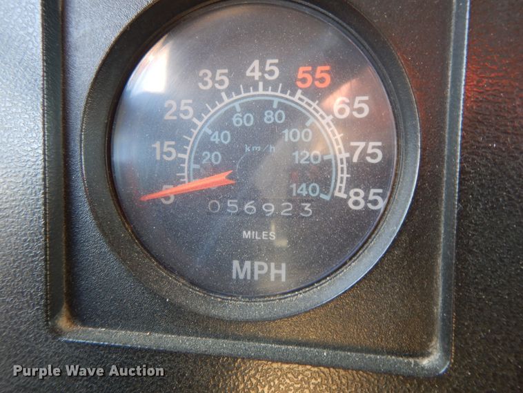 image for item GK9681 1981 International 1853  grain truck