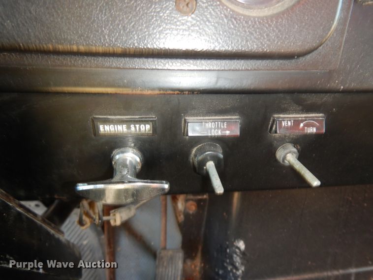 image for item GK9681 1981 International 1853  grain truck